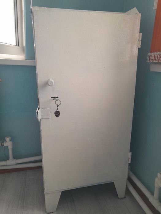 Продам сейф железный