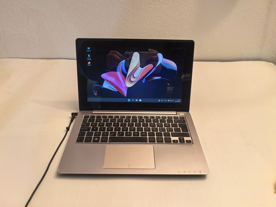 Laptop Asus slim S200E ecran cu touch Intel Celeron 1.50 GHz SSD 128GB 4 GB RAM  windows 11 Pro instalat carcasa aluminiu