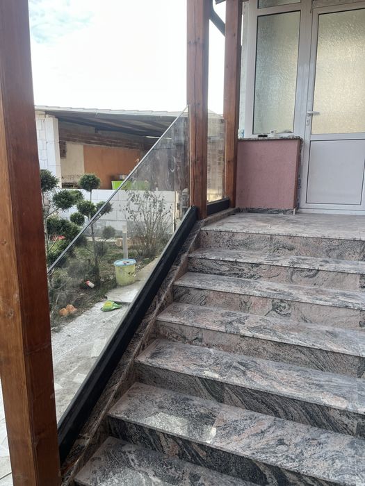 Стъклени парапети цени от 160 евро с ддс плюс монтаж