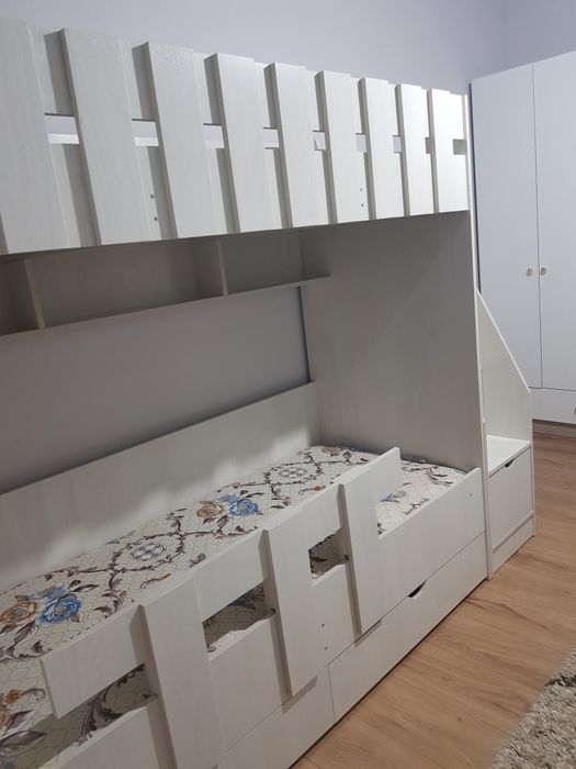 Двухярусная кровать