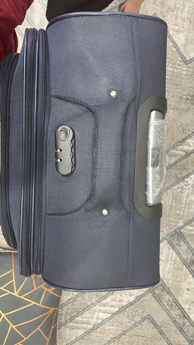 Продам дорожный чемодан