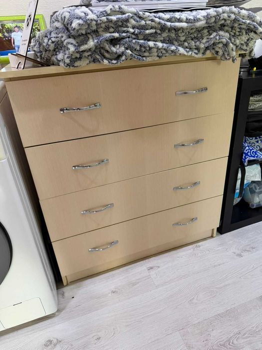 Продам комод в бежевом цвете