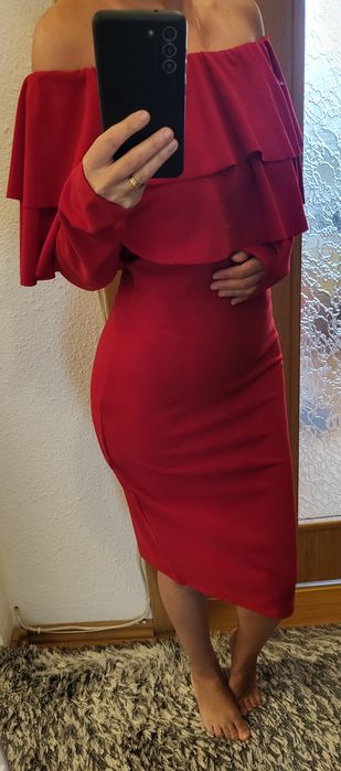 Rochie roșie elegantă off-shoulder cu volane