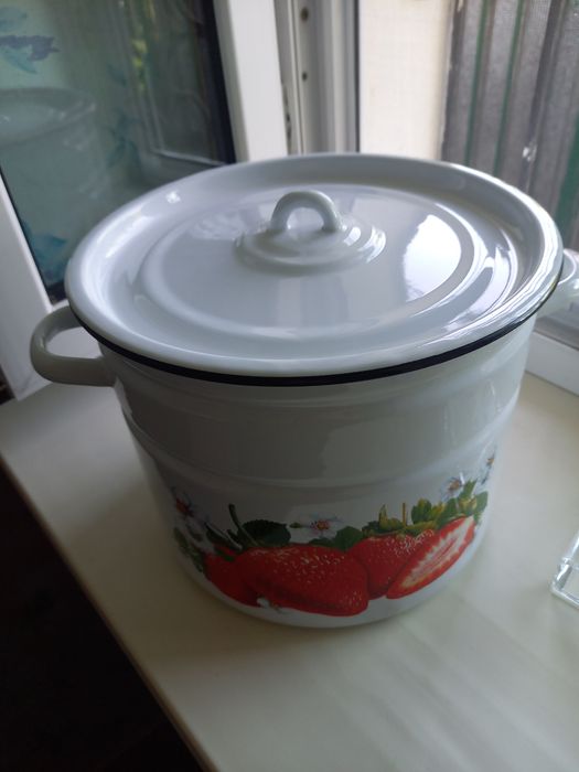Продаётся эмалированная кастрюля, 9 л.