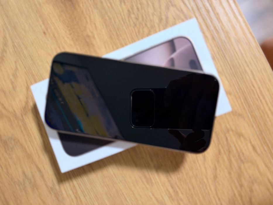 Продавам iPhone 16 pro 128 GB