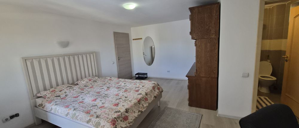 Camera de inchiriat cu balcon