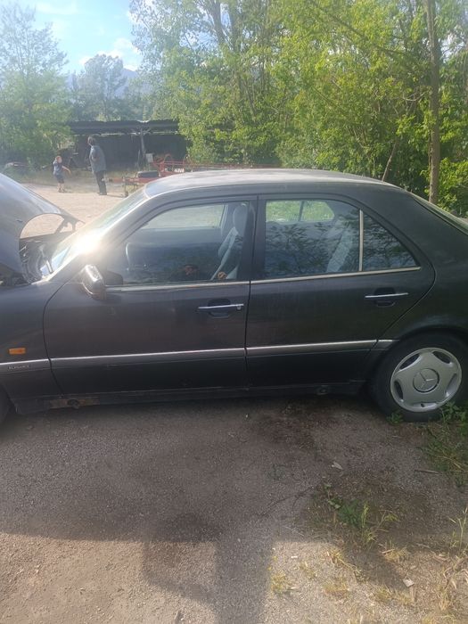 Mercedes C180.1993.година. Бензин газ. За части само цял