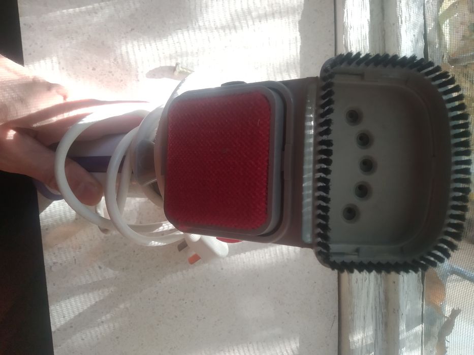 Паровой утюг-щетка