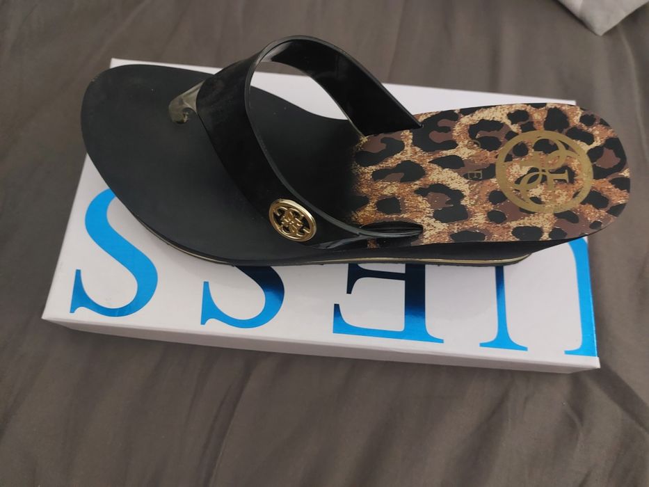 Плажни оригинални чехли Guess