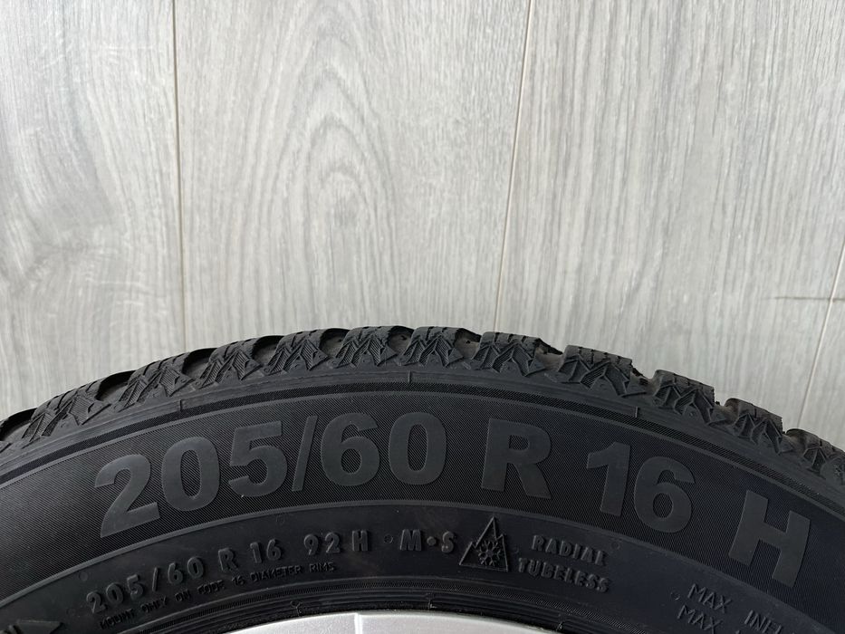 Джанти 16 цола 5х114,3 за Киа, Хюндай, Мазда със зимни гуми 205/60/16