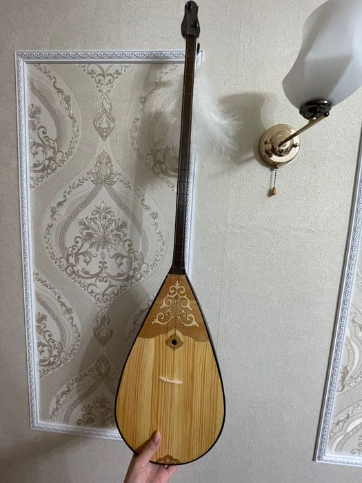 Домбыра новая красивая