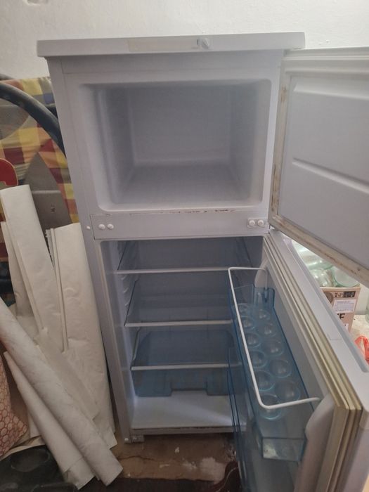 Б/у холодильник в хорошем состояние