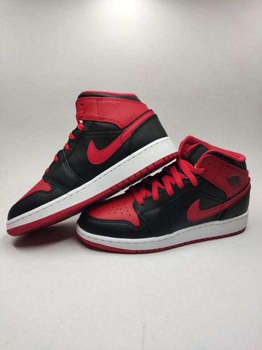 Jordan 1 Mid, noi la cutie