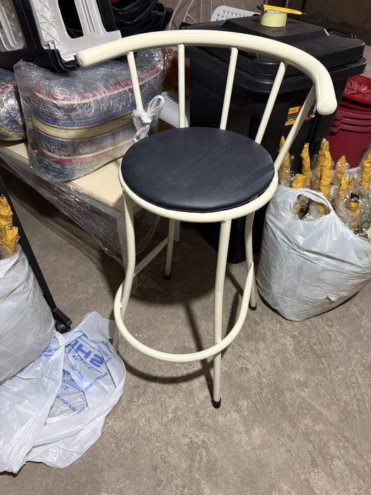Барный стул один шт есть в наличии новый можете сегодня приехать забра