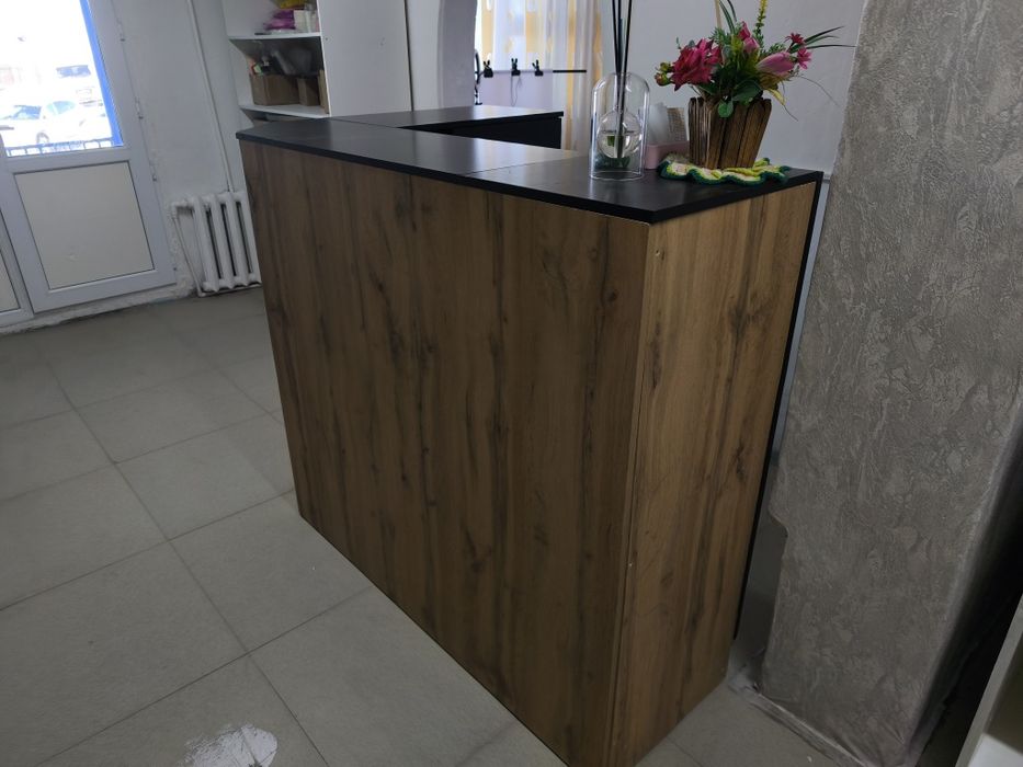 Продам ресепшен  угловой