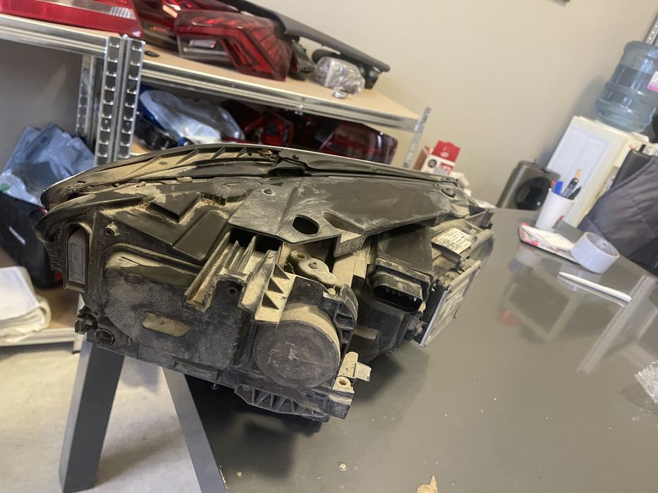 Ляв фар за Volkswagen Passat B8 Оригинален номер: 3G1 941 081 C