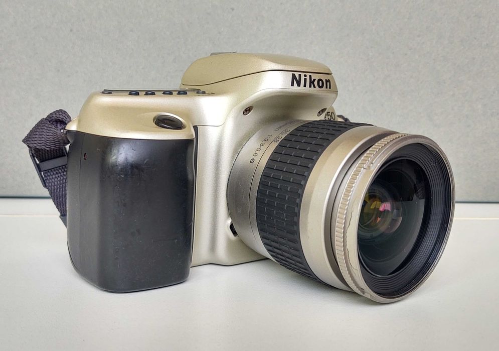 Aparat foto pe film, vechi, Nikon.
