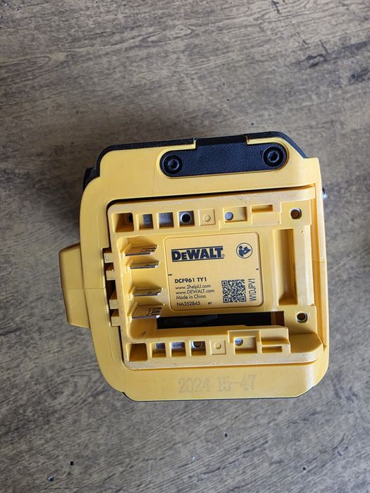 DeWALT DCF961 с батерия 5ah