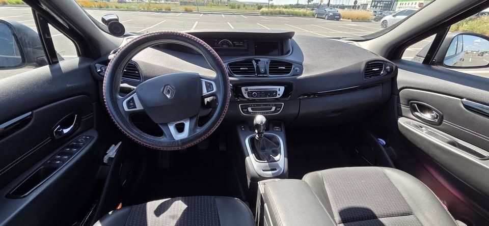 Vând Renault Grand Scenic