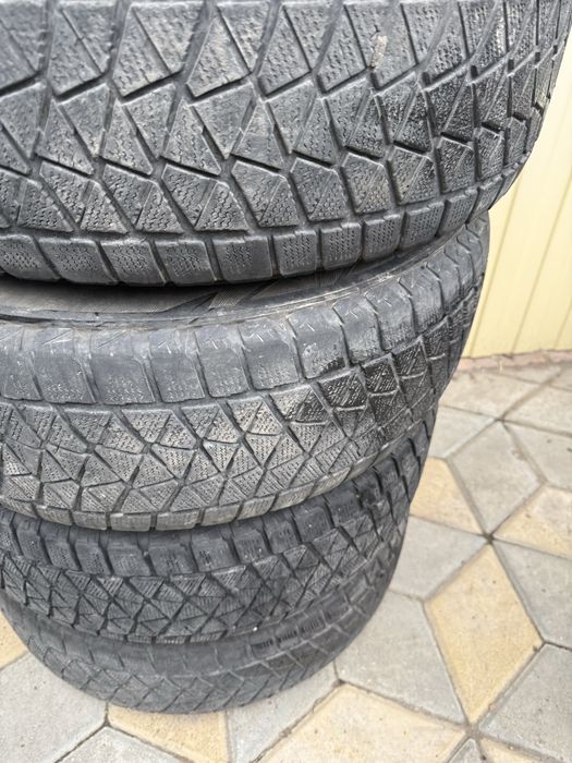 Продам комплект шин 235/75/15