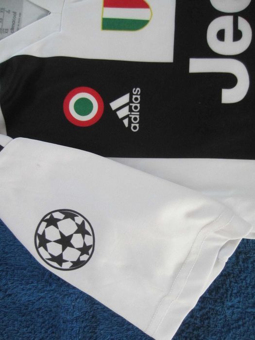 Tricou copil fotbal Ronaldo, Juventus, masura XS , Adidas, este imprimat, stare f.buna-ca nou