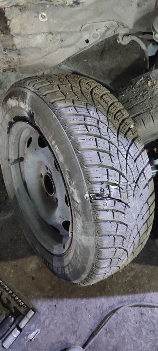 Продаются зимние шины с дисками на 15
