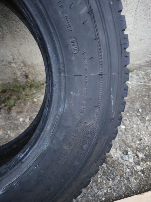 Anvelope 215 75 R 17.5  de tracțiune și de direcție Michelin.