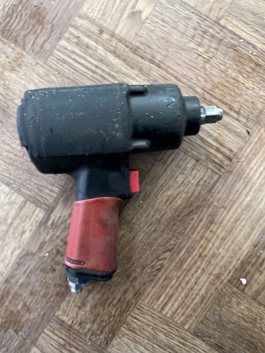 Pistol pneumatic de inșurubat / desurubat, cu actionare de 1/2”