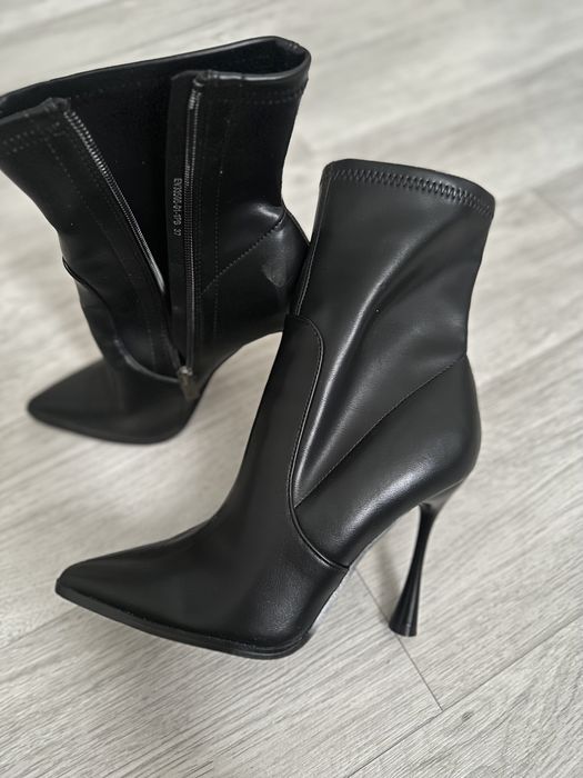 Продам! сапоги только, один раз носила.