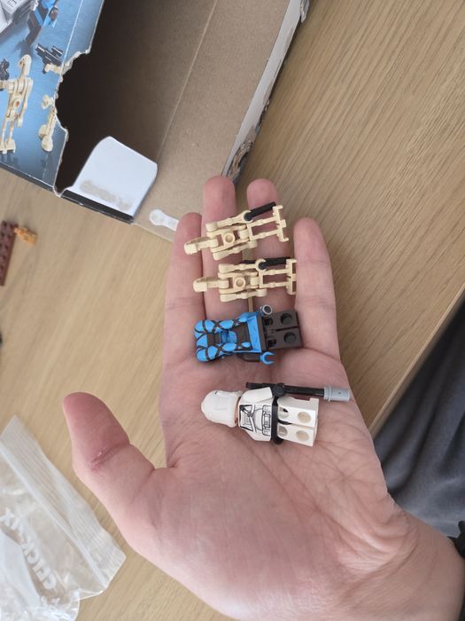 Vand Lego Star Wars 75182 in stare perfecta.