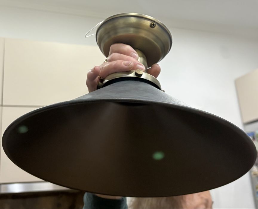 Lustra din metal , design industrial