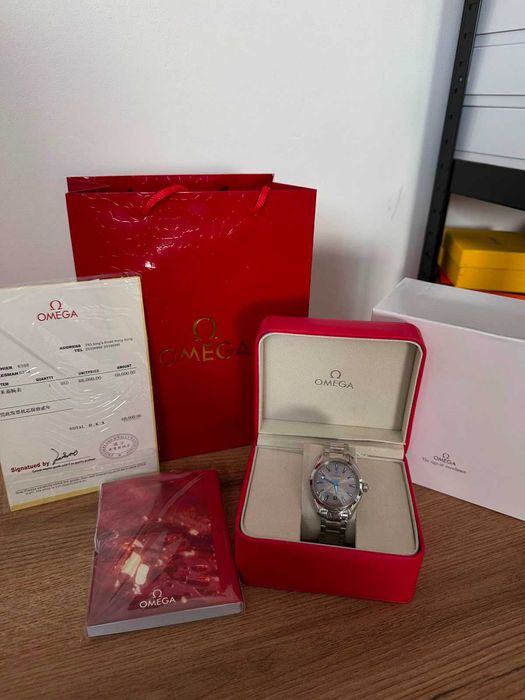 Ceas Omega gri cu albastru