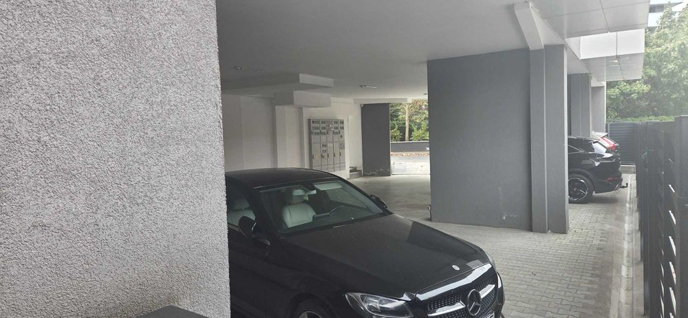 Inchiriez 2 locuri, la parter in parcarea acoperita in str Promoroaca nr.6 (sectia Politie 2)