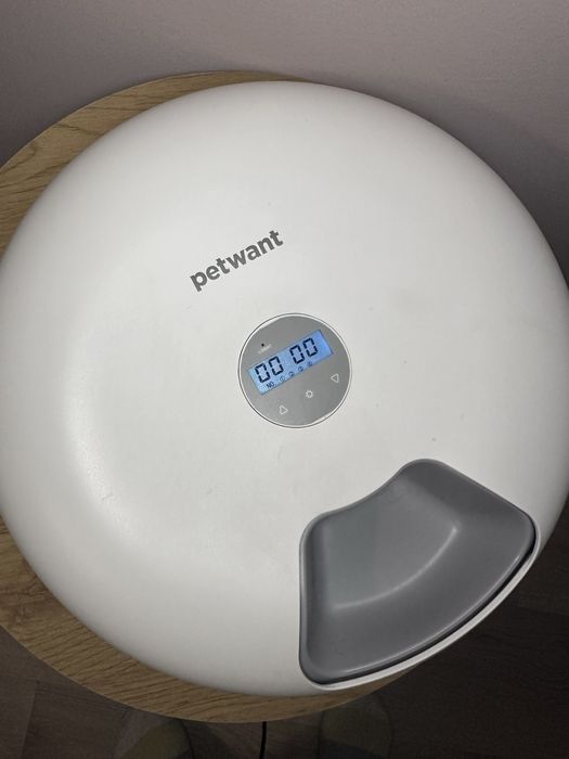 Автоматична хранилка за животни