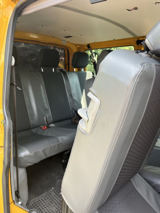 VW T5  8+1 locuri   2.0 diesel