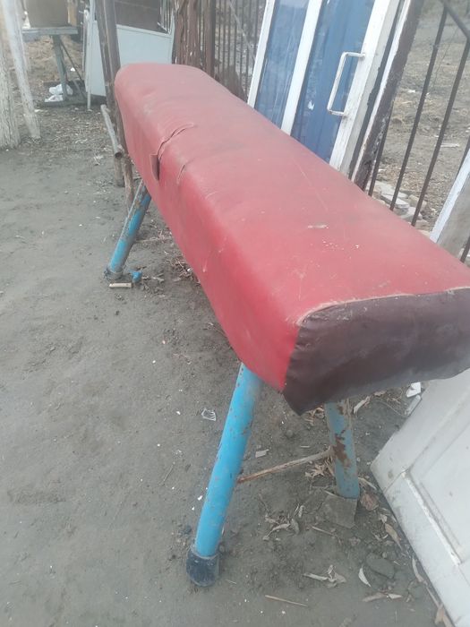 Продаётся гимнастический козёл в хорошем состояние