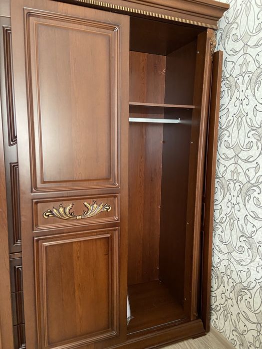 Продам шкаф  красное дерево