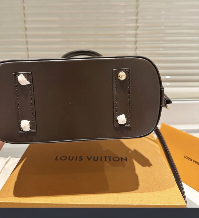 Vand geanta Louis Vuitton Alma BB