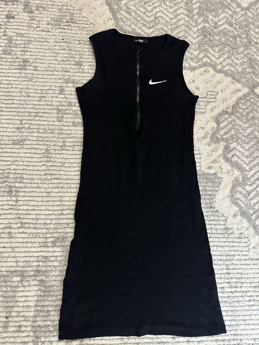 Nike платье размер М