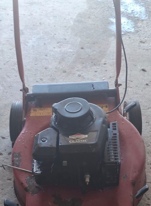Vând mașină de tuns gazonul