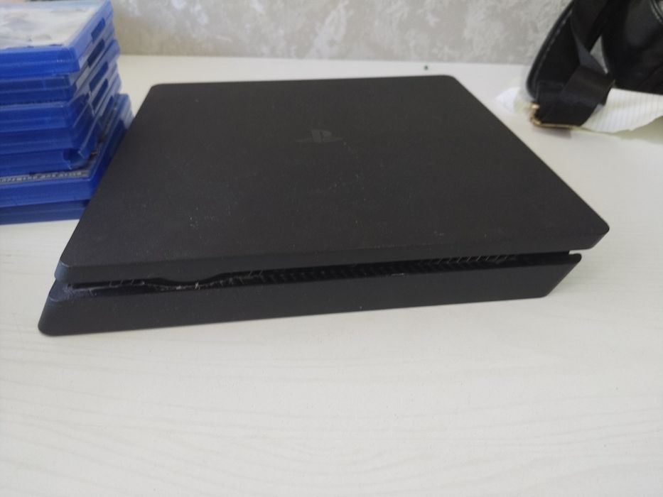 Playstation 4 slim