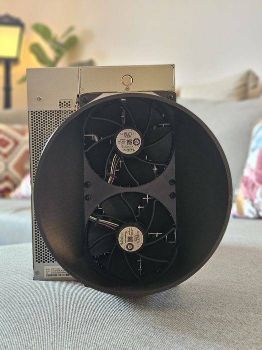 Antminer S19 / S21 Fan Cover 8" – адаптер за 2x12 см вентилатори към 8" (200 мм) въздуховод