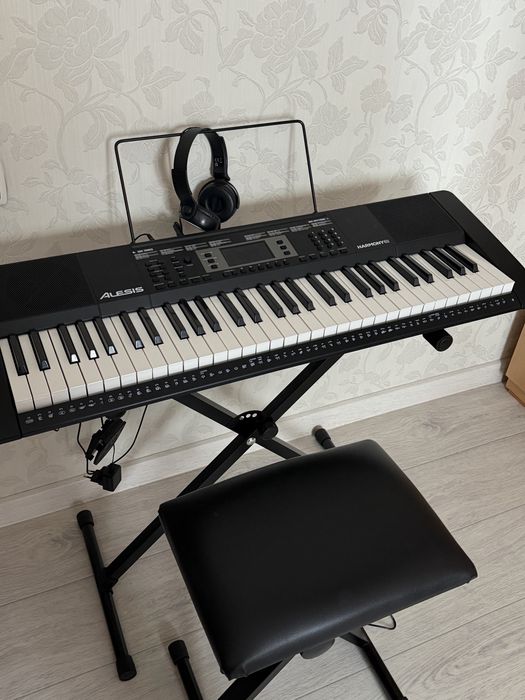 Продам новый синтезатор