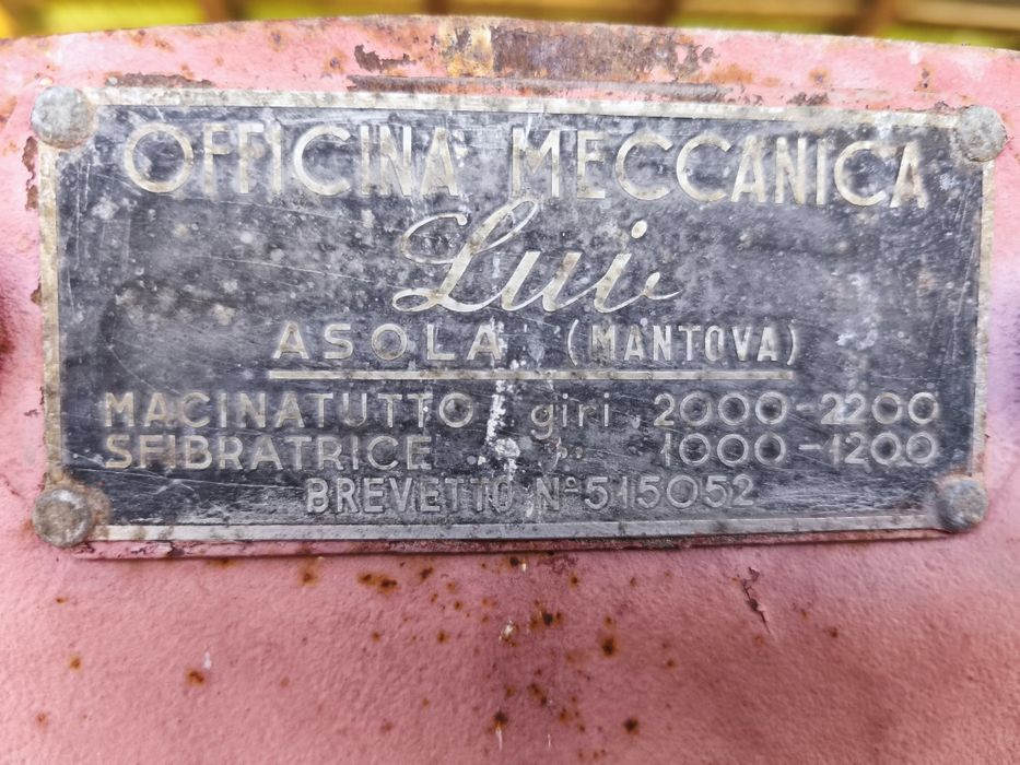 De vanzare moara cereale capacitate  mare de măcinare si mig îngrășăminte!!!