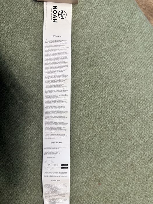 Ceas NOAH din lemn, curea galbenă, cu dată, cutie originala