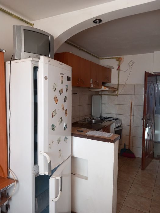 Închiriez garsoniera mobilata utilata