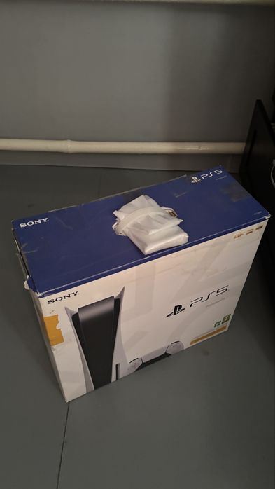 PS5+2 джойстика+Игровой телевизор+18 игр.