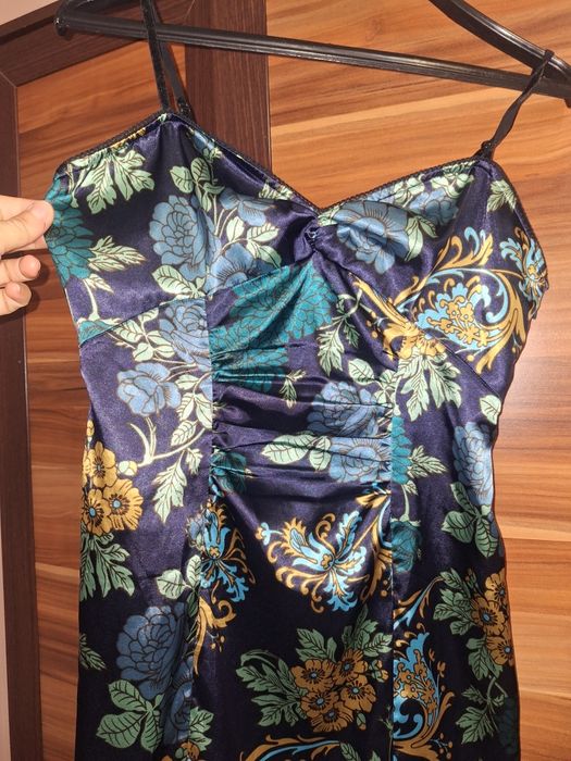 Дрехи на Guess, Zara, LOUCHE