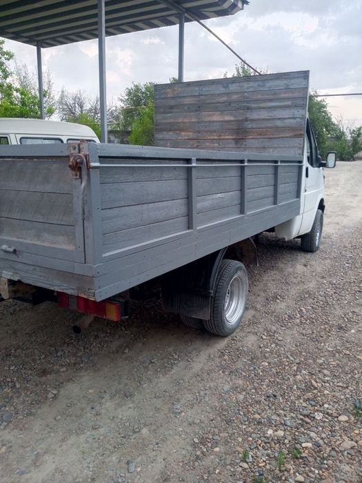 Ford sotiladi yilli 90