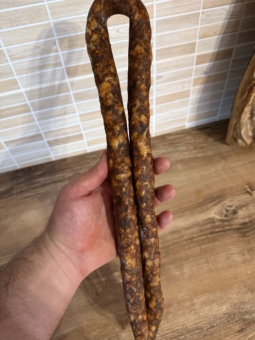 Vindem şuncã, slãninã şi alte mezeluri